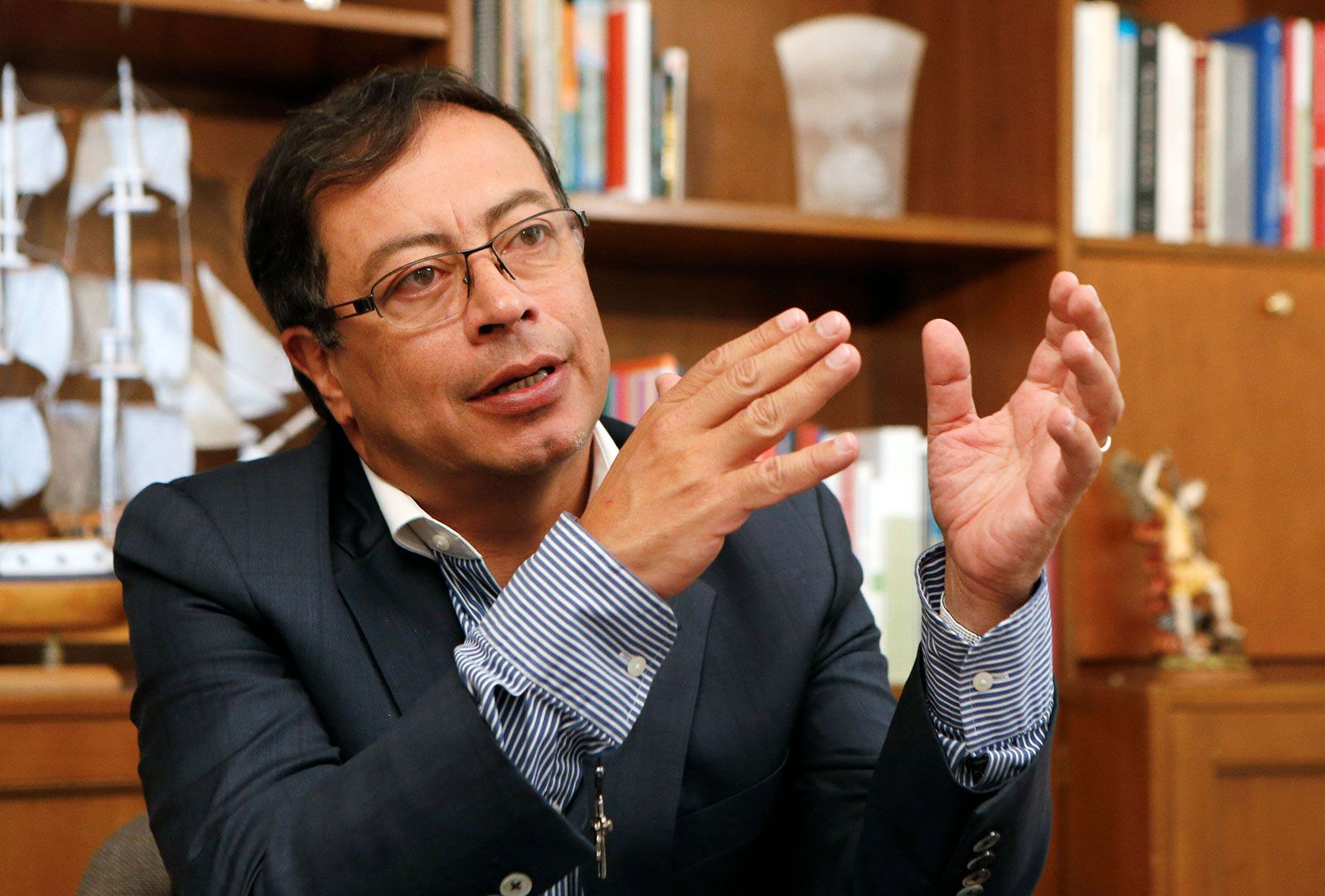 Gustavo Petro: Críticas y Desafíos al Sistema Democrático