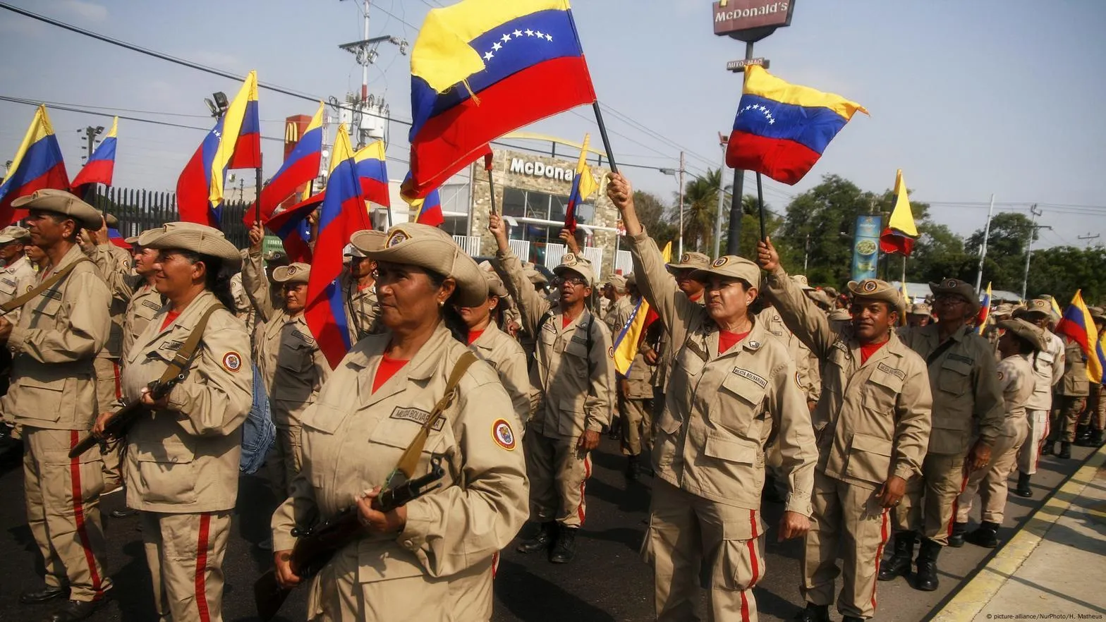 Milicia Nacional Bolivariana: Simpatizantes se Alistan en Caracas