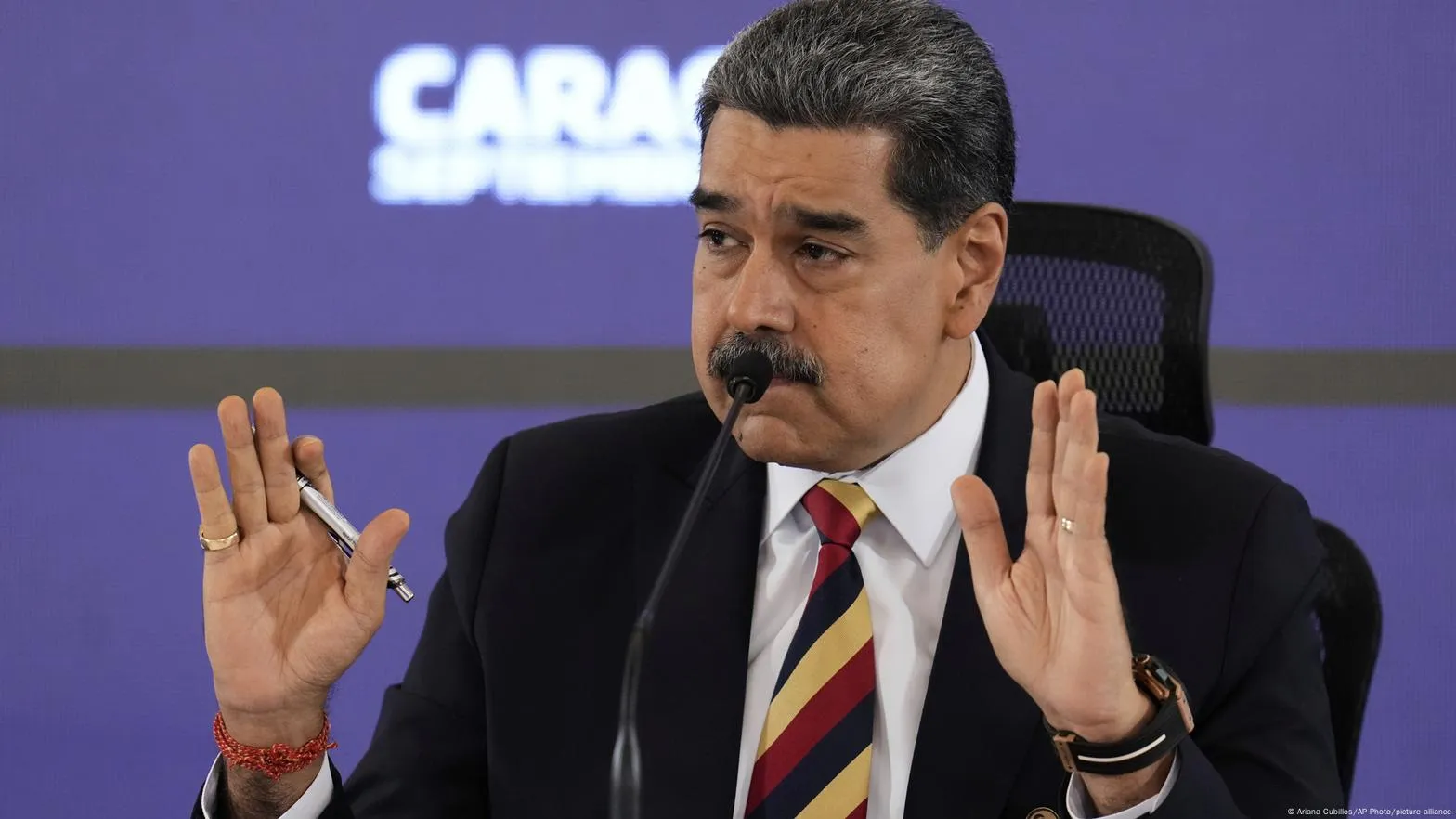 Nicolás Maduro denuncia amenaza a la embajada de EE.UU.