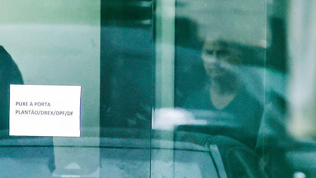 Bolsonaro: Detención y Riesgo de Fuga en Prisión Domiciliaria