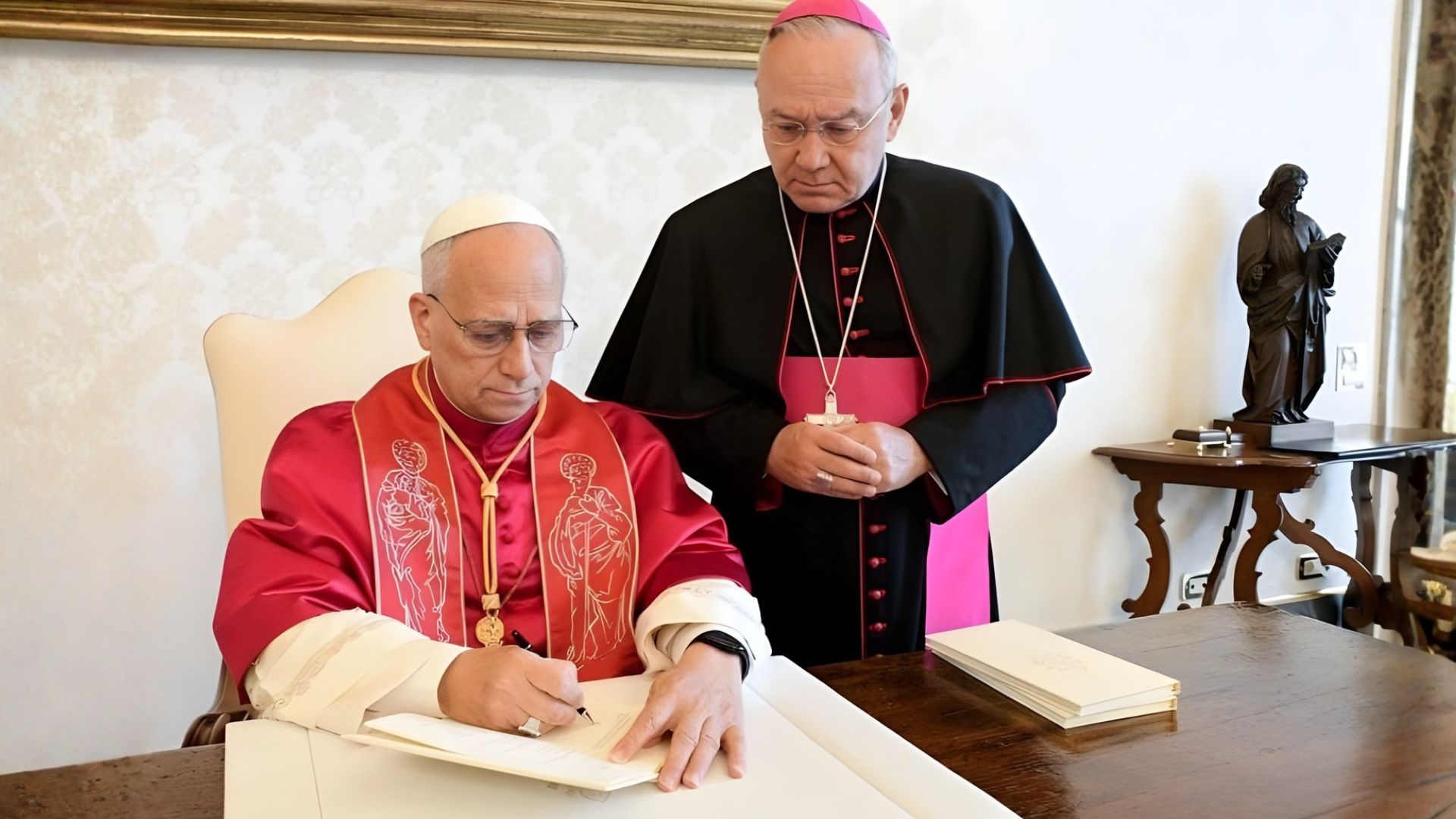 Trump critica al papa: tensa confrontación sobre política en Irán