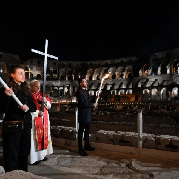 Vía Crucis Coliseo: León XIV y su mensaje de paz en la Semana Santa