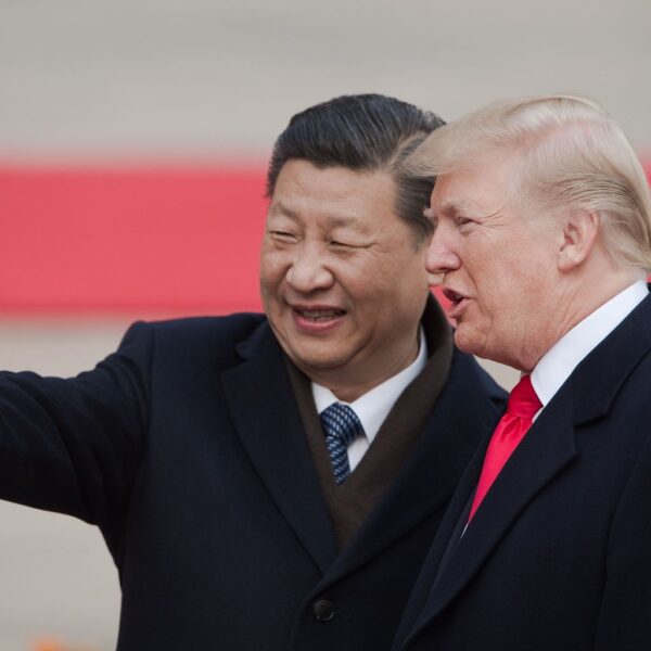 Sanciones a Empresas Chinas: Tensiones en el Viaje de Trump a China