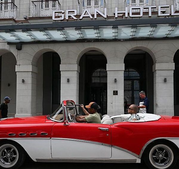 Cadenas hoteleras en Cuba: ¿Qué implica su retirada para el turismo?
