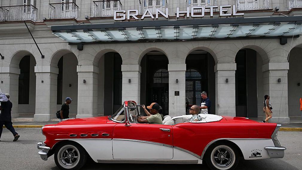 Cadenas hoteleras en Cuba: ¿Qué implica su retirada para el turismo?