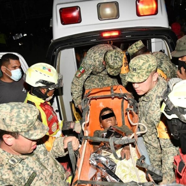Rescate de un niño en Venezuela: Un héroe entre escombros inesperados
