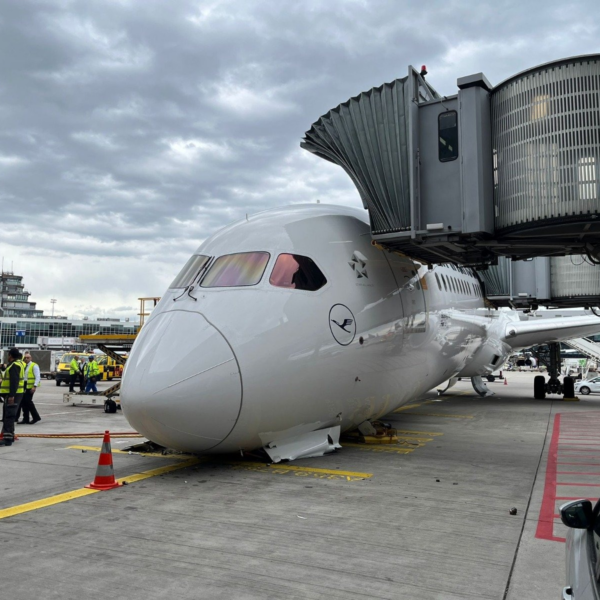 Boeing 787-9 Dreamliner: ¿Qué causó el extraño accidente en Frankfurt?