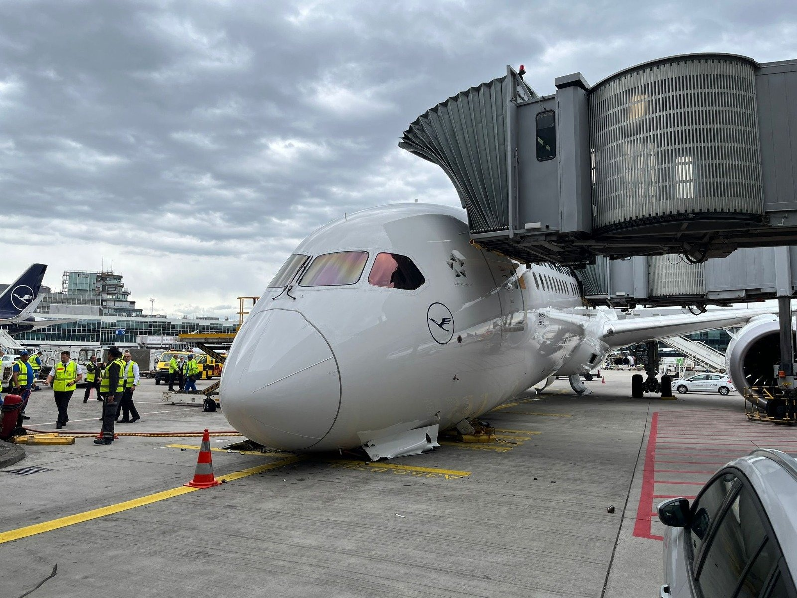 Boeing 787-9 Dreamliner: ¿Qué causó el extraño accidente en Frankfurt?