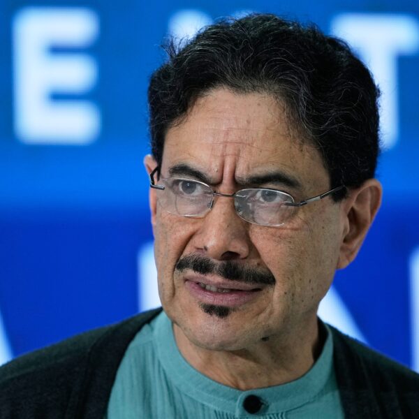 Iván Cepeda Acepta la Derrota en Elecciones Colombianas: Lo Que Esto Significa