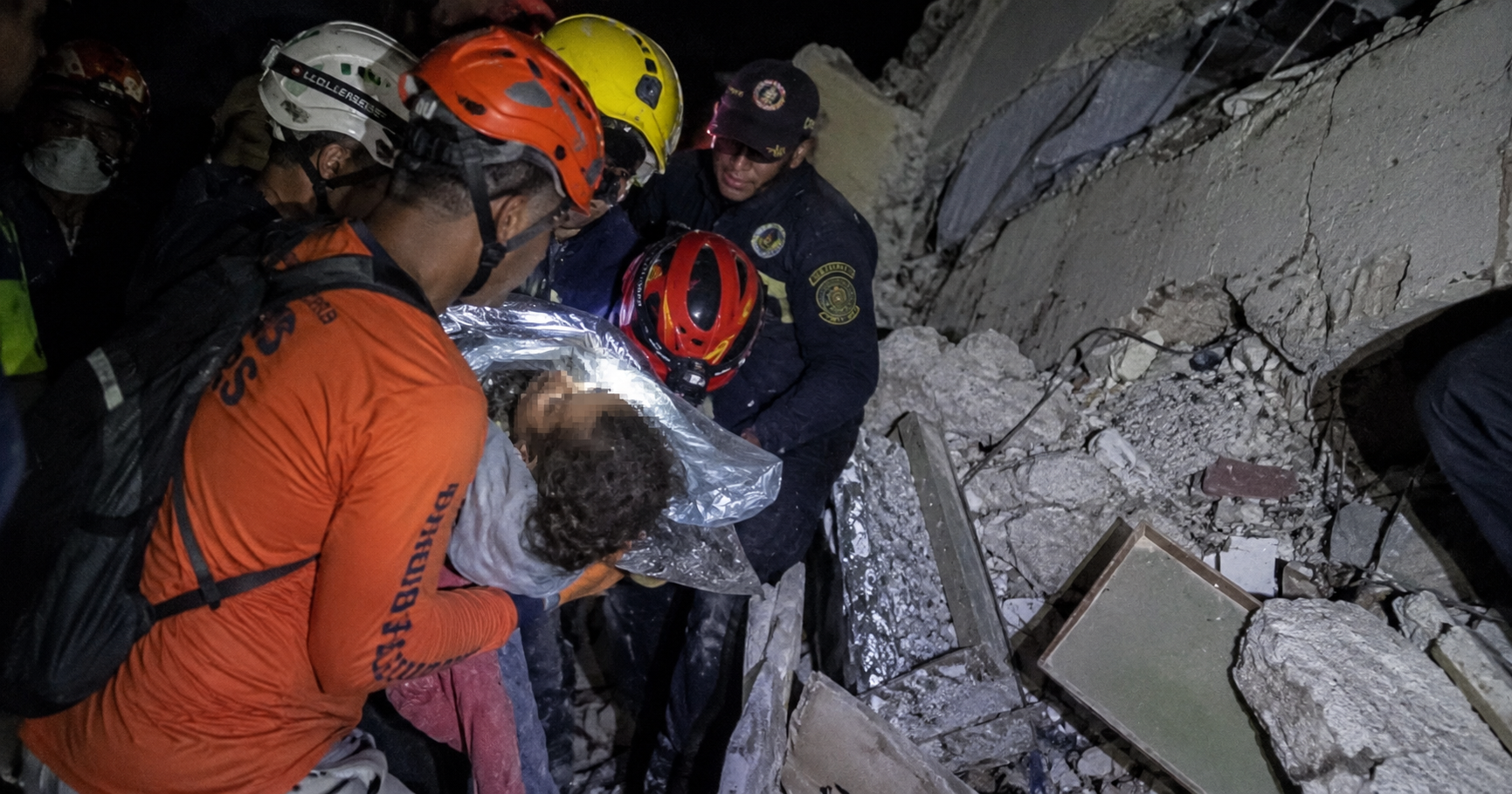 Terremoto en Venezuela: Descubren familia sobreviviente en La Guaira