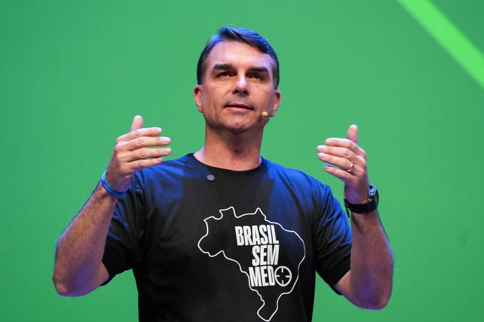 Flávio Bolsonaro se declara presidente electo de Brasil: Un escándalo inesperado